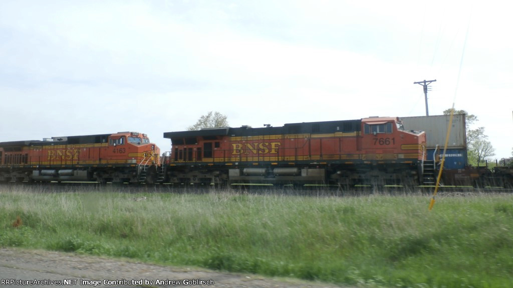 BNSF 7661 + 4163
